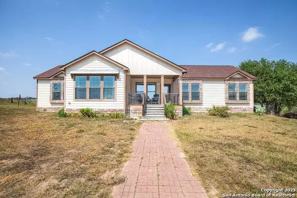 226 TWIN LAKES DR, Sutherland Springs, TX 78161-9710