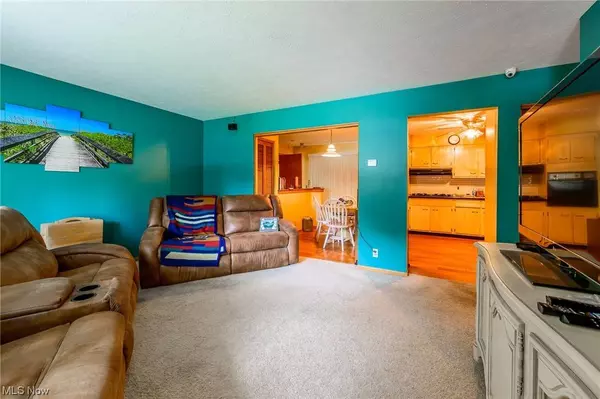 6814 Ravenwood AVE NW, North Canton, OH 44720