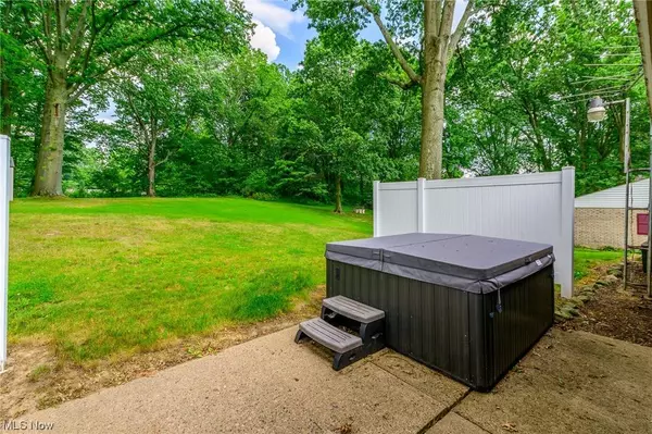 6814 Ravenwood AVE NW, North Canton, OH 44720