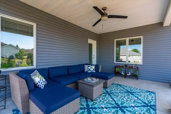 329 Kassander Way, Oregon, WI 53575