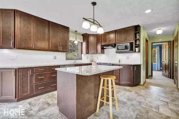 11397 E Eaton Hwy, Grand Ledge, MI 48837