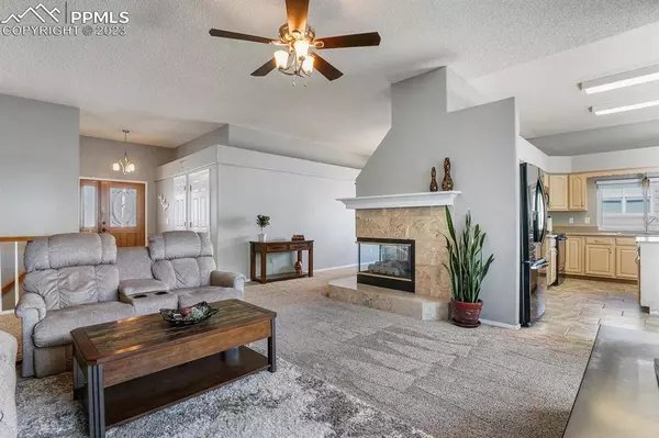 930 Carlson DR, Colorado Springs, CO 80919