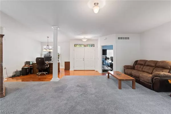 431 Crown Pointe Pkwy, Cuyahoga Falls, OH 44223