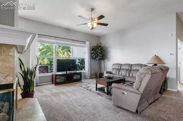 930 Carlson DR, Colorado Springs, CO 80919