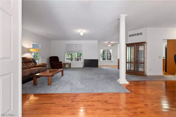 431 Crown Pointe Pkwy, Cuyahoga Falls, OH 44223