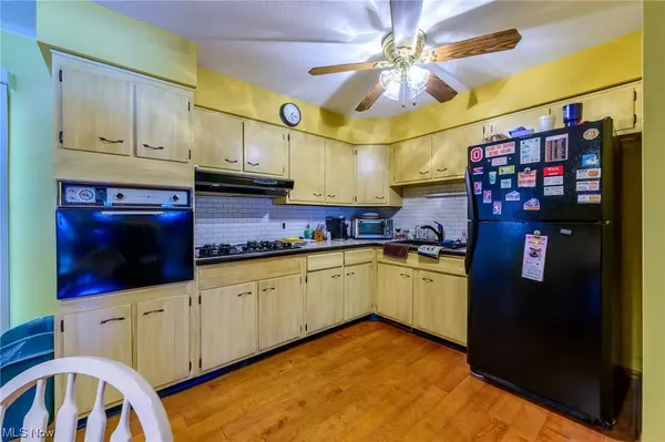 6814 Ravenwood AVE NW, North Canton, OH 44720