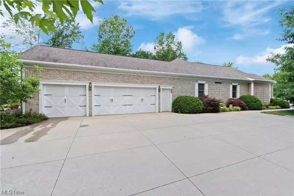 431 Crown Pointe Pkwy, Cuyahoga Falls, OH 44223