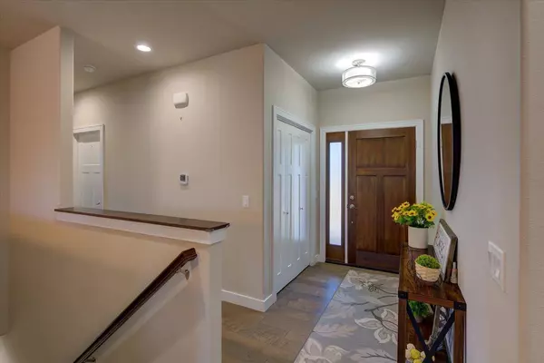 329 Kassander Way, Oregon, WI 53575