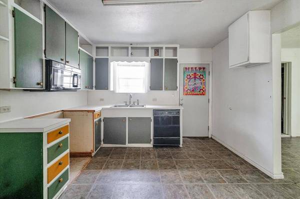 118 Heaton ST, Huntsville, TX 77320