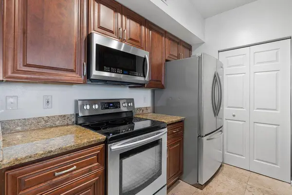 580 S Sapodilla AVE 302, West Palm Beach, FL 33401