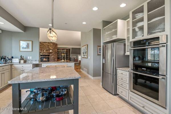 15609 N RISING STAR RD, Hayden, ID 83835