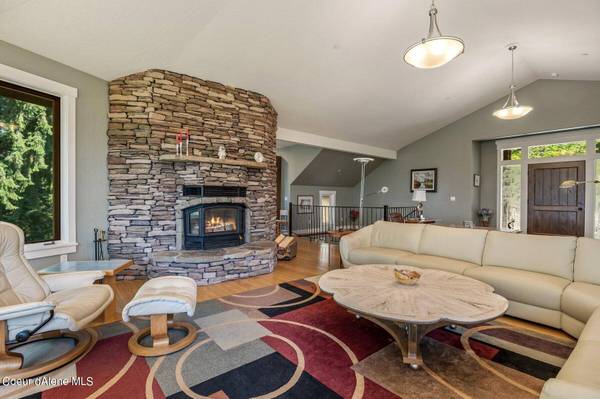 15609 N RISING STAR RD, Hayden, ID 83835