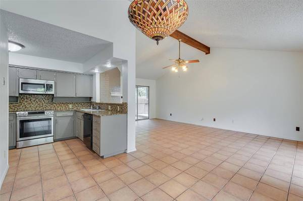 2707 Partridge Avenue, Arlington, TX 76017