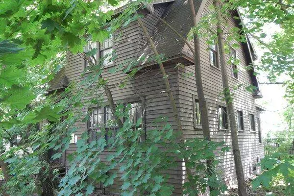 435 Skirrow, Kalamazoo, MI 49008