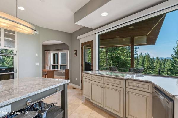 15609 N RISING STAR RD, Hayden, ID 83835