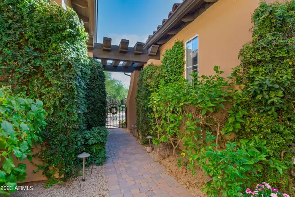 8882 E RUSTY SPUR Place, Scottsdale, AZ 85255