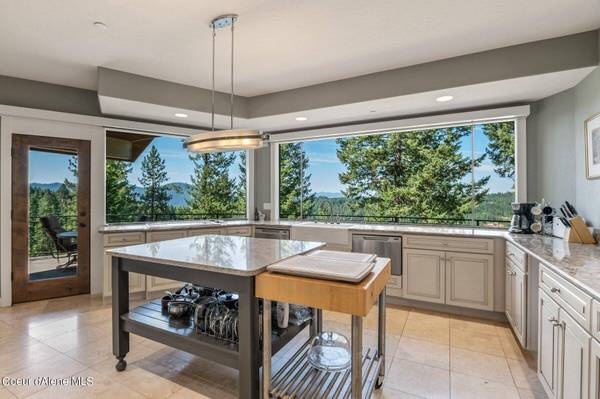 15609 N RISING STAR RD, Hayden, ID 83835