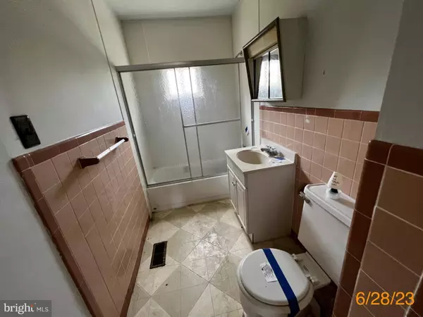 11 GIBBSBORO RD, Clementon, NJ 08021