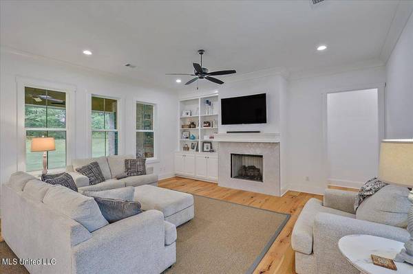 166 Fallen Oak Drive, Brandon, MS 39047