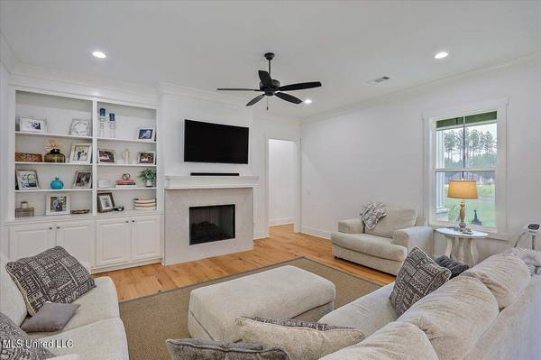 166 Fallen Oak Drive, Brandon, MS 39047