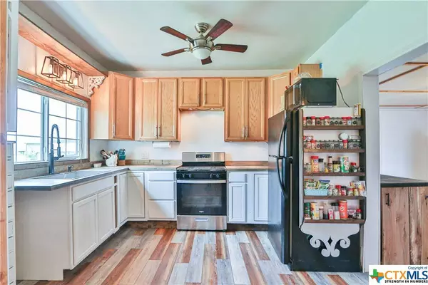 751 State Highway 320, Westphalia, TX 76656