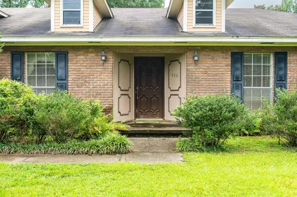 206 Poplar LOOP, Petal, MS 39465