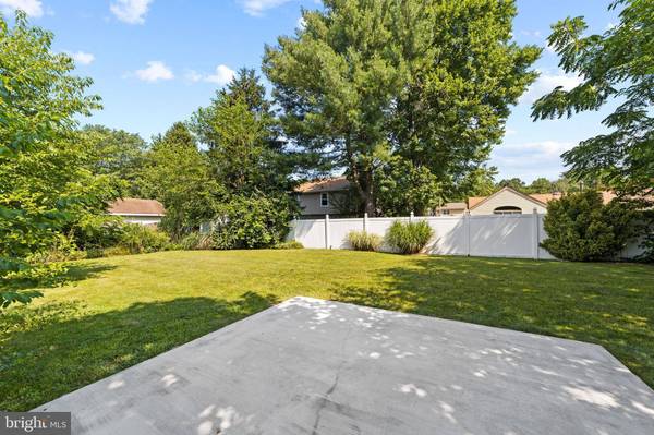 62 STRATFORD LN, Mount Laurel, NJ 08054