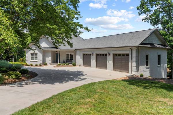 252 Greenbay RD, Mooresville, NC 28117