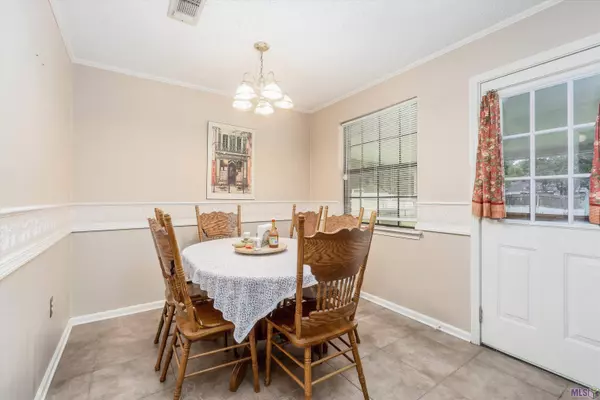 13930 OAK PLACE DR, Baton Rouge, LA 70818