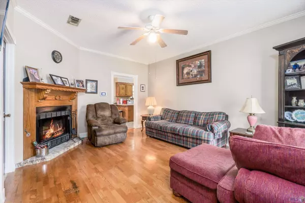 13930 OAK PLACE DR, Baton Rouge, LA 70818