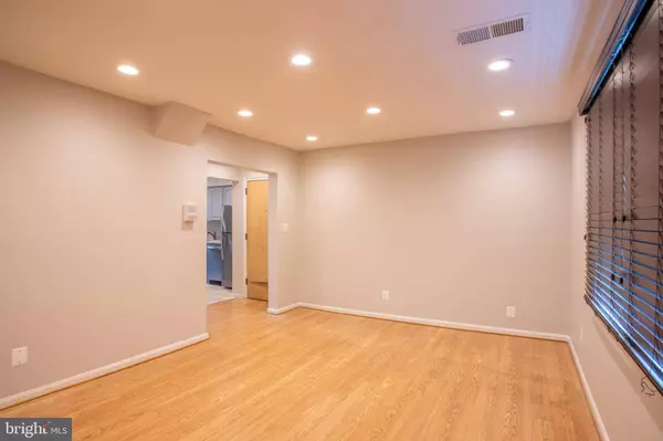 3812 V ST SE #101, Washington, DC 20020