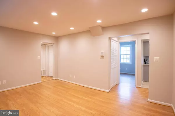 3812 V ST SE #101, Washington, DC 20020