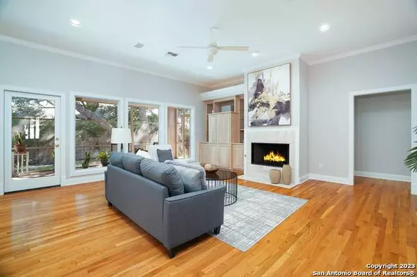 3906 HEIGHTS VIEW DR, San Antonio, TX 78230-5843