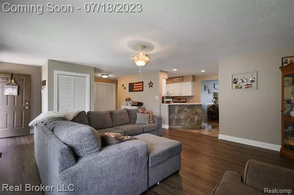 704 E CHELSEA Circle, Davison, MI 48423