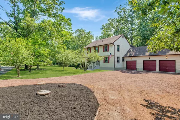 16 MILL CHASE RD, Southampton, NJ 08088