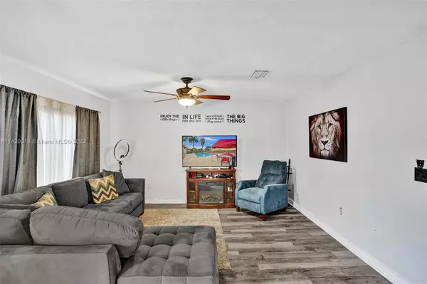 4161 Eastridge Cir, Deerfield Beach, FL 33064