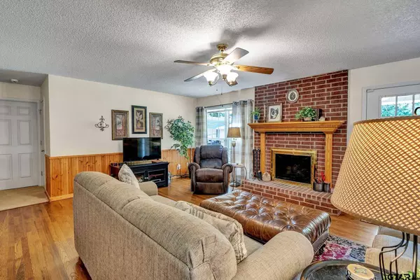 6938 S US 79, Henderson, TX 75654