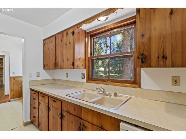 6401 SW MCEWAN RD, Lake Oswego, OR 97035