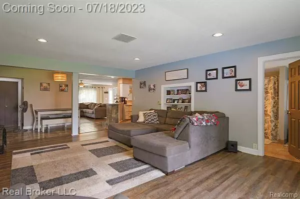 704 E CHELSEA Circle, Davison, MI 48423