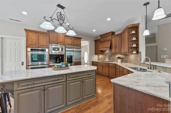 252 Greenbay RD, Mooresville, NC 28117