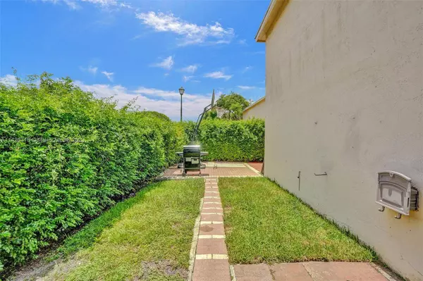 4161 Eastridge Cir, Deerfield Beach, FL 33064