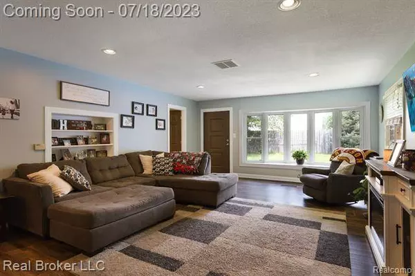 704 E CHELSEA Circle, Davison, MI 48423