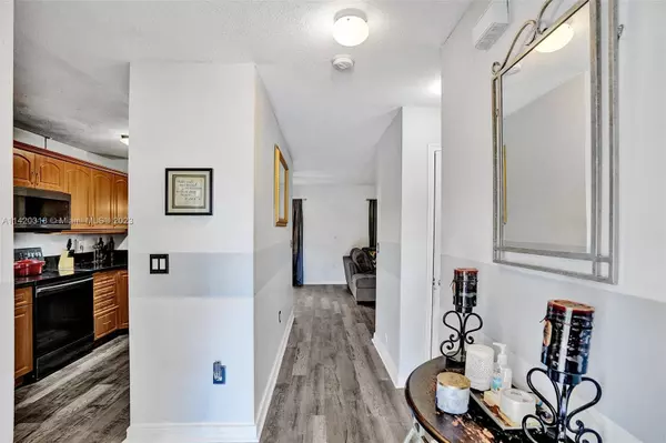 4161 Eastridge Cir, Deerfield Beach, FL 33064