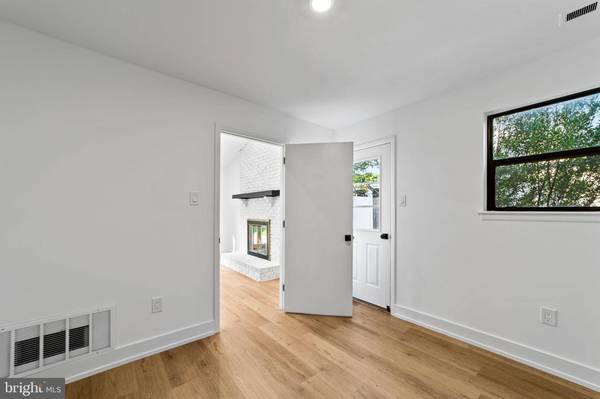 62 STRATFORD LN, Mount Laurel, NJ 08054