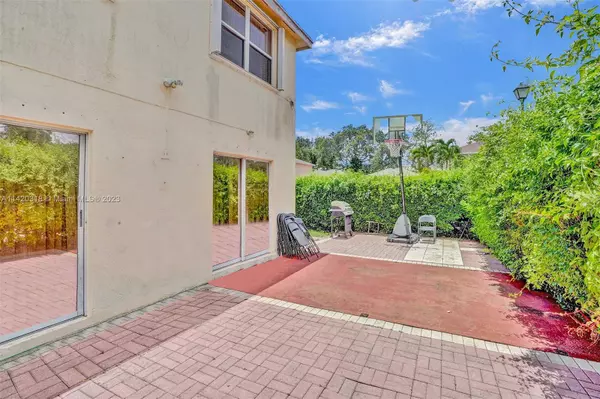 4161 Eastridge Cir, Deerfield Beach, FL 33064