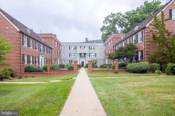 3812 V ST SE #101, Washington, DC 20020