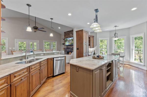 252 Greenbay RD, Mooresville, NC 28117