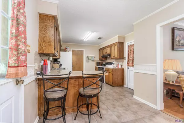 13930 OAK PLACE DR, Baton Rouge, LA 70818