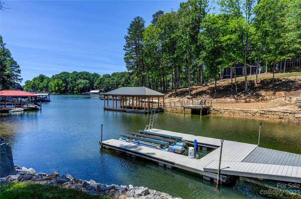 252 Greenbay RD, Mooresville, NC 28117