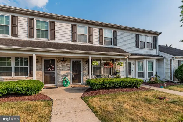 7 SOUTHPOINT DR, Mechanicsburg, PA 17055